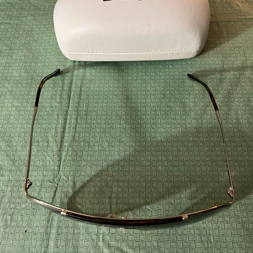 Beautiful Dolce & Gabbana Aviator Sunglasses with Case - Picture 2 of 7